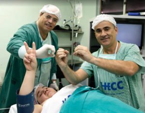 Cirurgia bariátrica: youtuber Caarla Cristina é paciente número 2000 do dr Cid Pitombo