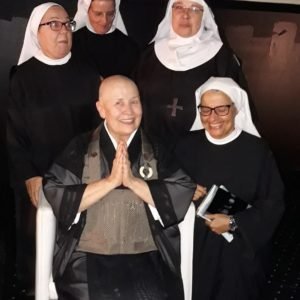 Monja Coen recebe monjas beneditinas