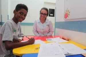 Classe hospitalar em hospital de Macaé (Foto: Ana Chaffin)